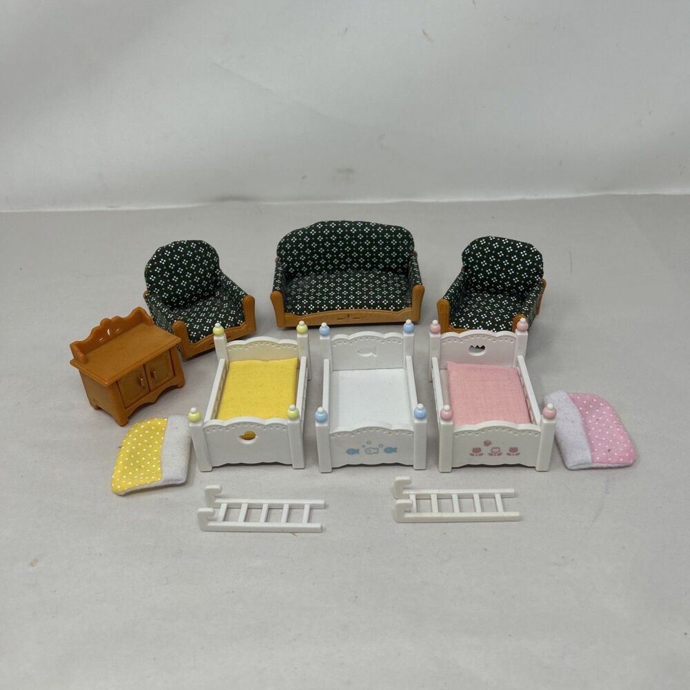 Calico Critters Sylvanian Families Living Room Green Sofa Chairs Table Bunk Beds